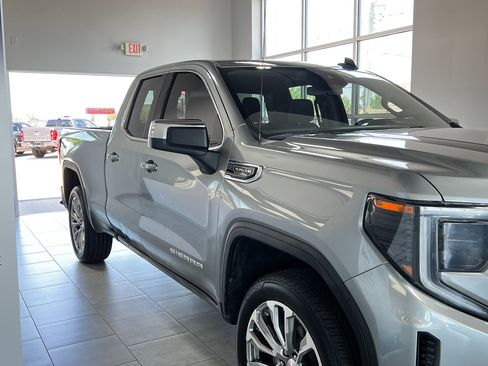 Used 2023 GMC Sierra 1500 SLE w/ Enhanced Capability Package AWD/4WD image 5