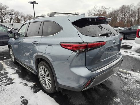 Used 2021 Toyota Highlander Platinum image 3