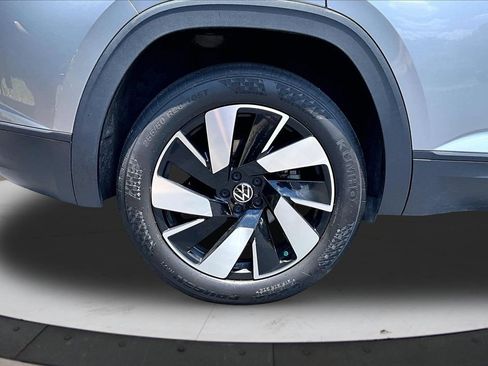 Used 2024 Volkswagen Atlas Cross Sport SE AWD/4WD image 34