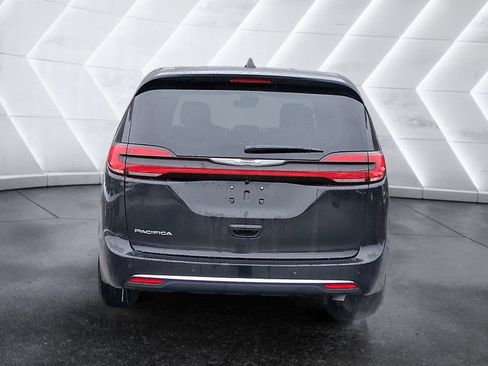 New 2026 Chrysler Pacifica Select image 5