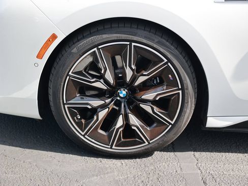 Used 2025 BMW i7 M70 w/ Executive Package AWD/4WD image 11