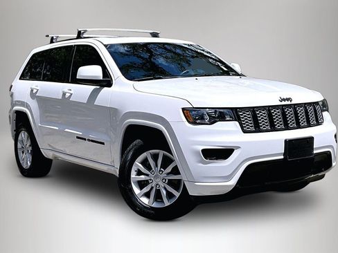 Used 2019 Jeep Grand Cherokee Altitude AWD/4WD image 2
