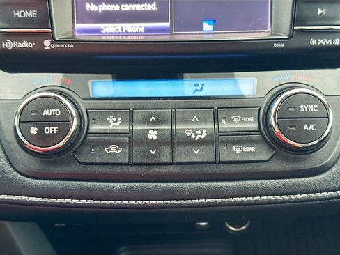 Used 2018 Toyota RAV4 XLE w/ Plus Extra Value Package FWD image 17