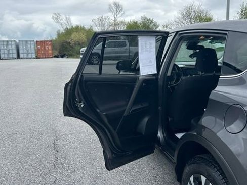 Used 2018 Toyota RAV4 LE w/ All Weather Liner Package AWD/4WD image 30