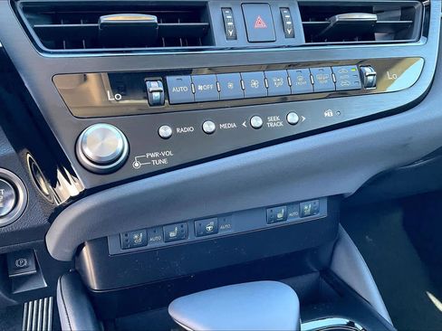 New 2025 Lexus ES 350 w/ Premium Package image 13