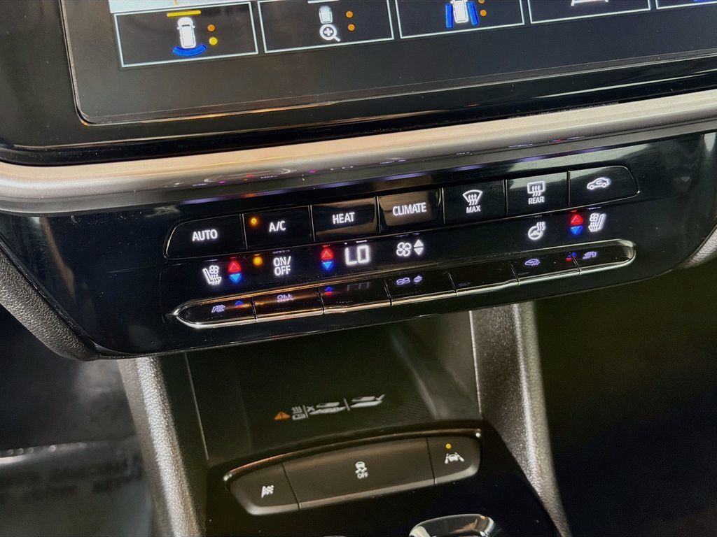 Used 2023 Chevrolet Bolt EUV Premier w/ Sun & Sound Package FWD image 15