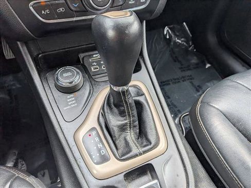 Used 2015 Jeep Cherokee Limited image 12