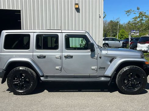 Used 2019 Jeep Wrangler Unlimited Sahara AWD/4WD image 8