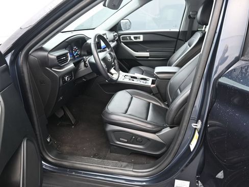 Used 2023 Ford Explorer XLT w/ Equipment Group 202A AWD/4WD image 16