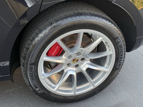 Used 2015 Porsche Macan Turbo AWD/4WD image 10