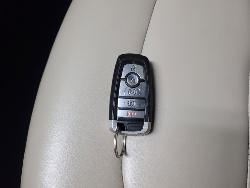 Used 2019 Ford Explorer XLT w/ Equipment Group 202A AWD/4WD image 32