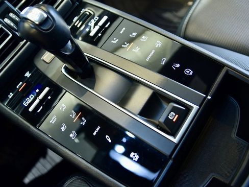 Used 2023 Porsche Macan S image 18