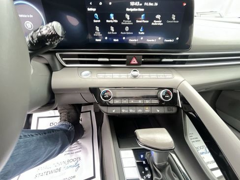 Used 2025 Hyundai Elantra SEL image 19