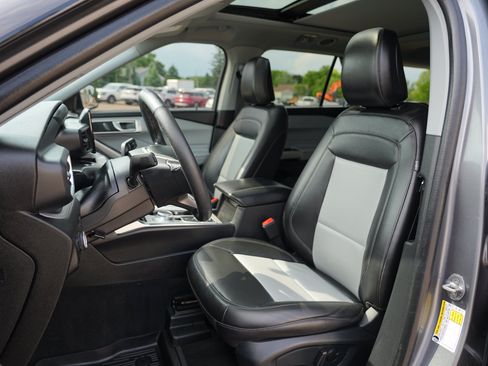 Used 2023 Ford Explorer XLT w/ Equipment Group 202A AWD/4WD image 14