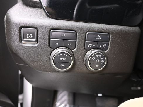 Used 2025 Chevrolet Silverado 2500 LT w/ Convenience Package image 19