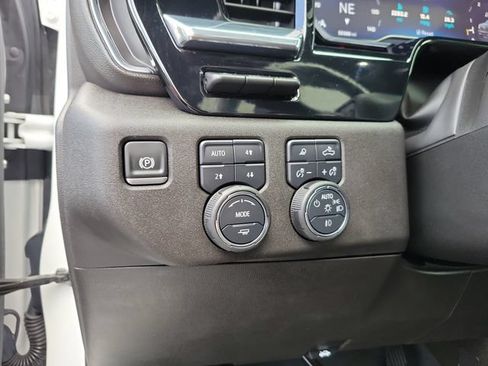 Used 2025 Chevrolet Silverado 1500 High Country w/ High Country Premium Package AWD/4WD image 25