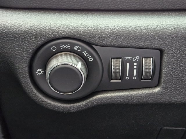 New 2027 Chrysler Pacifica Select FWD image 17