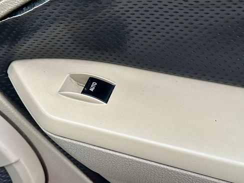 Used 2005 Ford Mustang GT Premium image 21