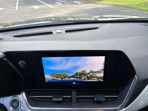 Used 2025 Chevrolet Trax LT image 17