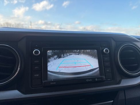 Used 2019 Toyota Tacoma SR image 28