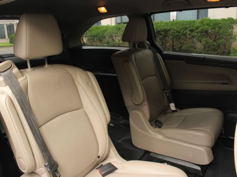 Used 2019 Honda Odyssey EX-L image 16