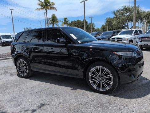 Used 2025 Land Rover Range Rover Sport SE AWD/4WD image 2