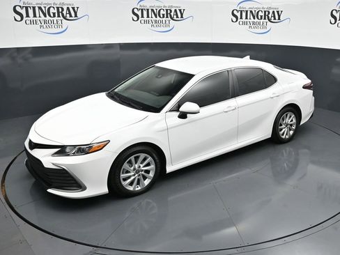 Used 2024 Toyota Camry LE image 11