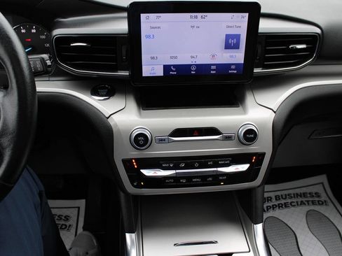 Used 2023 Ford Explorer XLT image 16