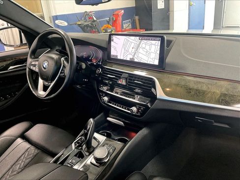 Used 2023 BMW 530i xDrive w/ Convenience Package AWD/4WD image 14