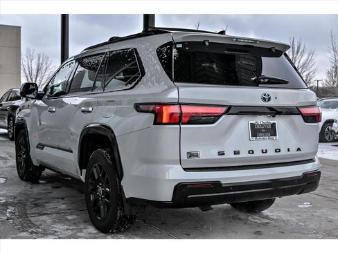 Used 2023 Toyota Sequoia Platinum image 6