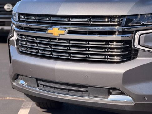 Used 2021 Chevrolet Suburban Premier w/ Premium Package RWD image 10