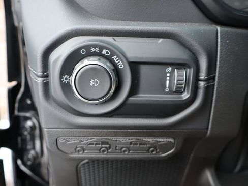 Used 2025 Jeep Wrangler Sahara w/ Safety Group image 14