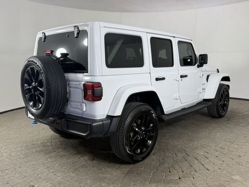 Used 2024 Jeep Wrangler Unlimited Sahara w/ Technology Group AWD/4WD image 9