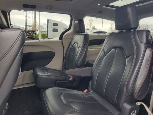 Used 2018 Chrysler Pacifica Touring-L Plus w/ Tire & Wheel Group FWD image 30