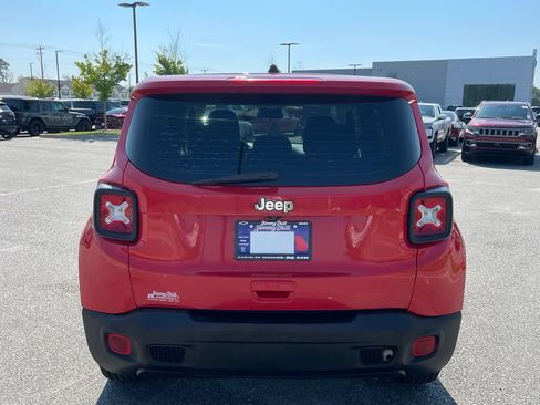 Certified 2022 Jeep Renegade Sport AWD/4WD image 18