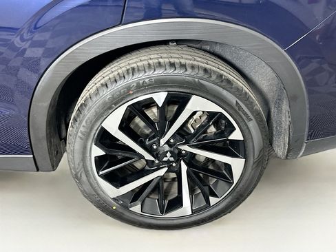 Used 2024 Mitsubishi Outlander SE image 11