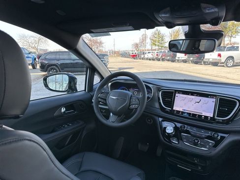 New 2026 Chrysler Pacifica Select image 54