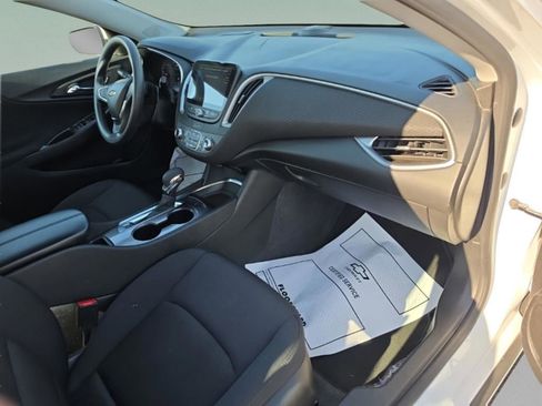 Used 2025 Chevrolet Malibu LT image 31