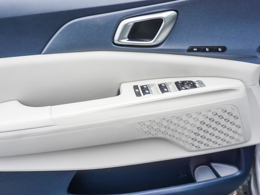 Certified 2025 Kia Carnival EX FWD image 19