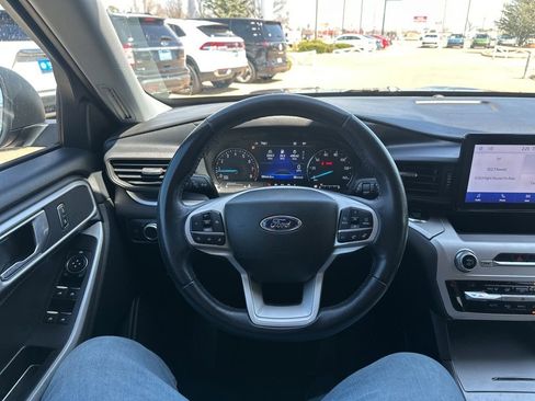 Used 2022 Ford Explorer XLT image 10