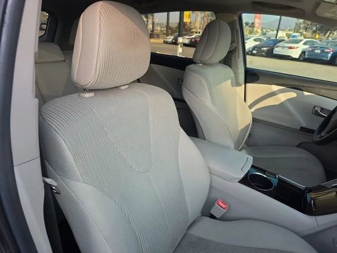 Used 2010 Toyota Venza FWD image 11