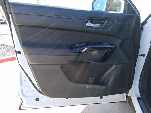 New 2026 Nissan Pathfinder Platinum w/ Cargo Package FWD image 24