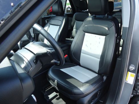 Used 2023 Ford Explorer XLT w/ Equipment Group 202A AWD/4WD image 25