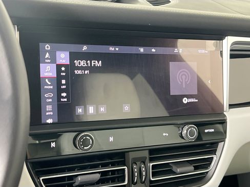 Used 2023 Porsche Macan image 15