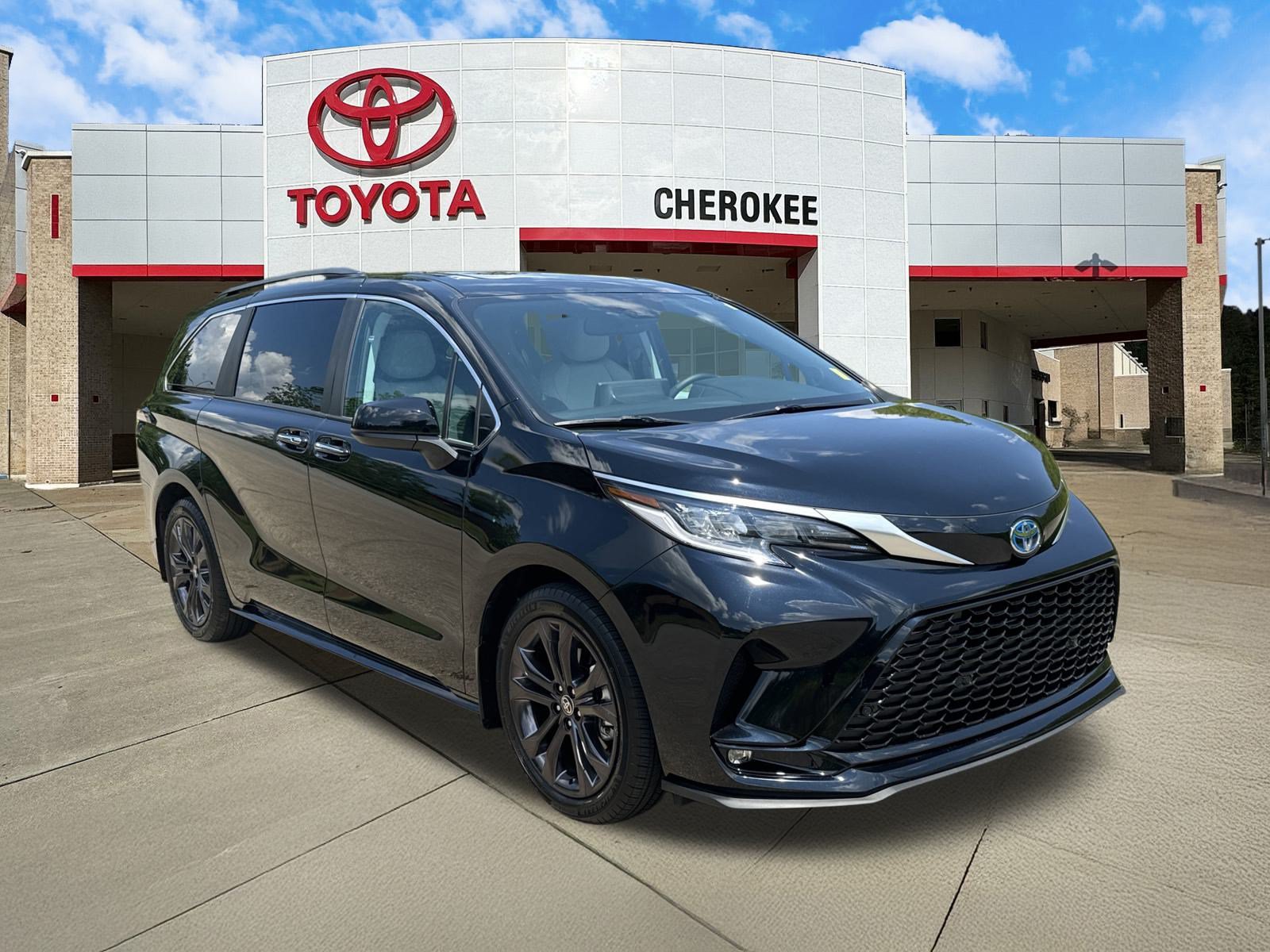 Used 2024 Toyota Sienna XSE w/ XSE Plus Package FWD image 7