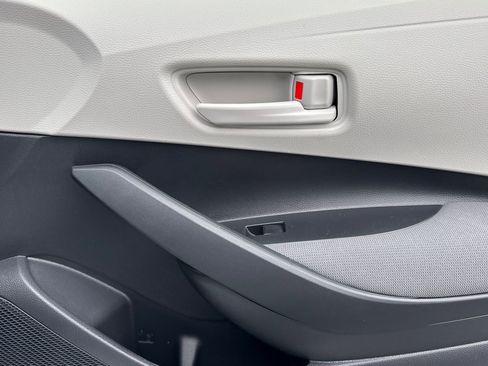 Certified 2025 Toyota Corolla LE image 21