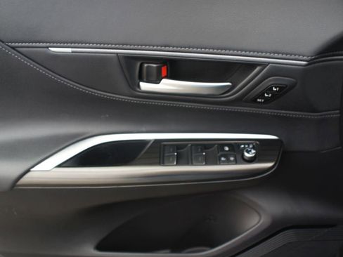 Used 2021 Toyota Venza Limited AWD/4WD image 30