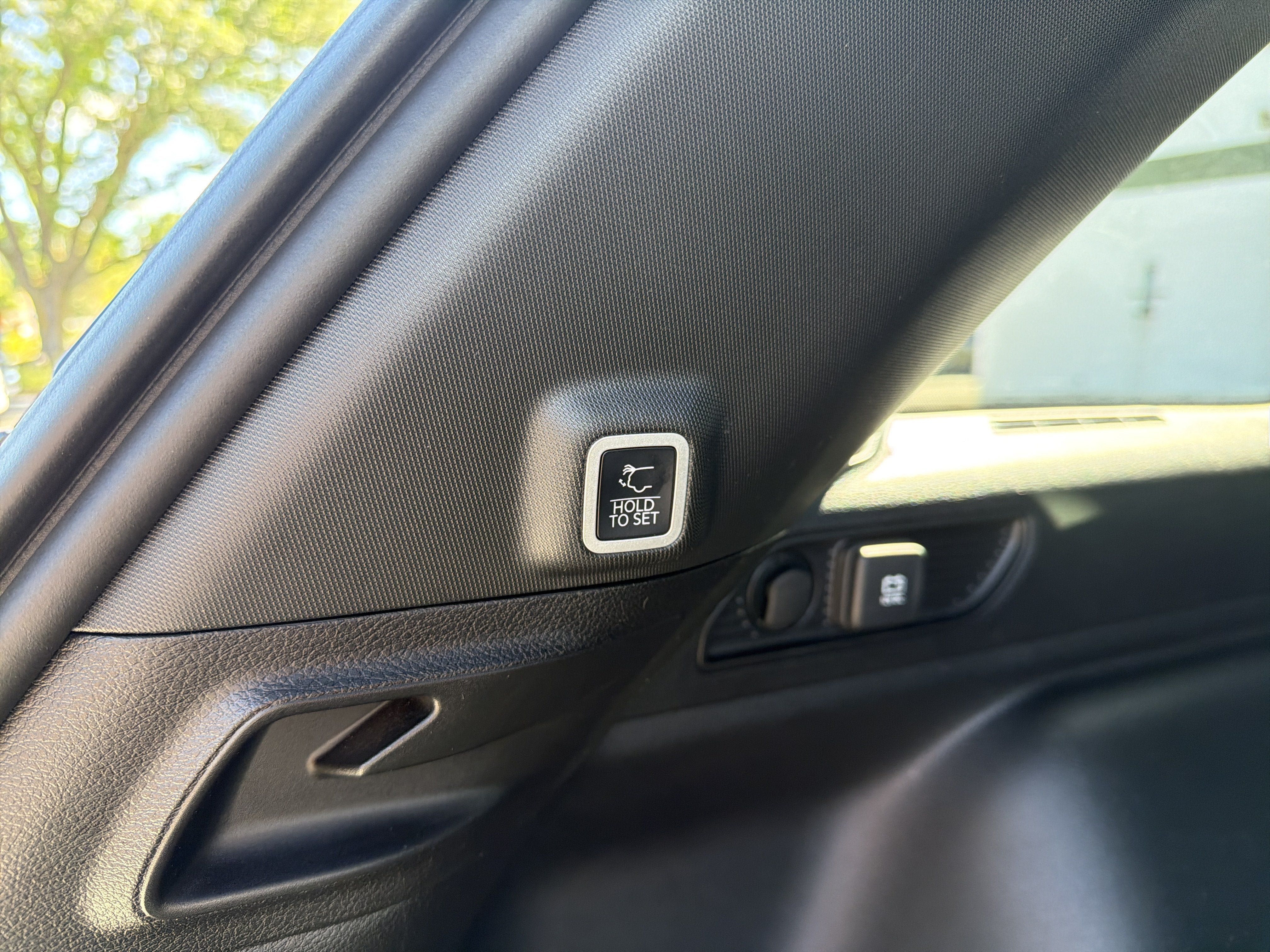 Used 2024 Jeep Grand Cherokee Laredo X w/ Luxury Tech Group I AWD/4WD image 27