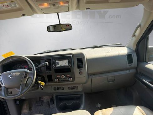 Used 2018 Nissan NV 3500 SL RWD image 3