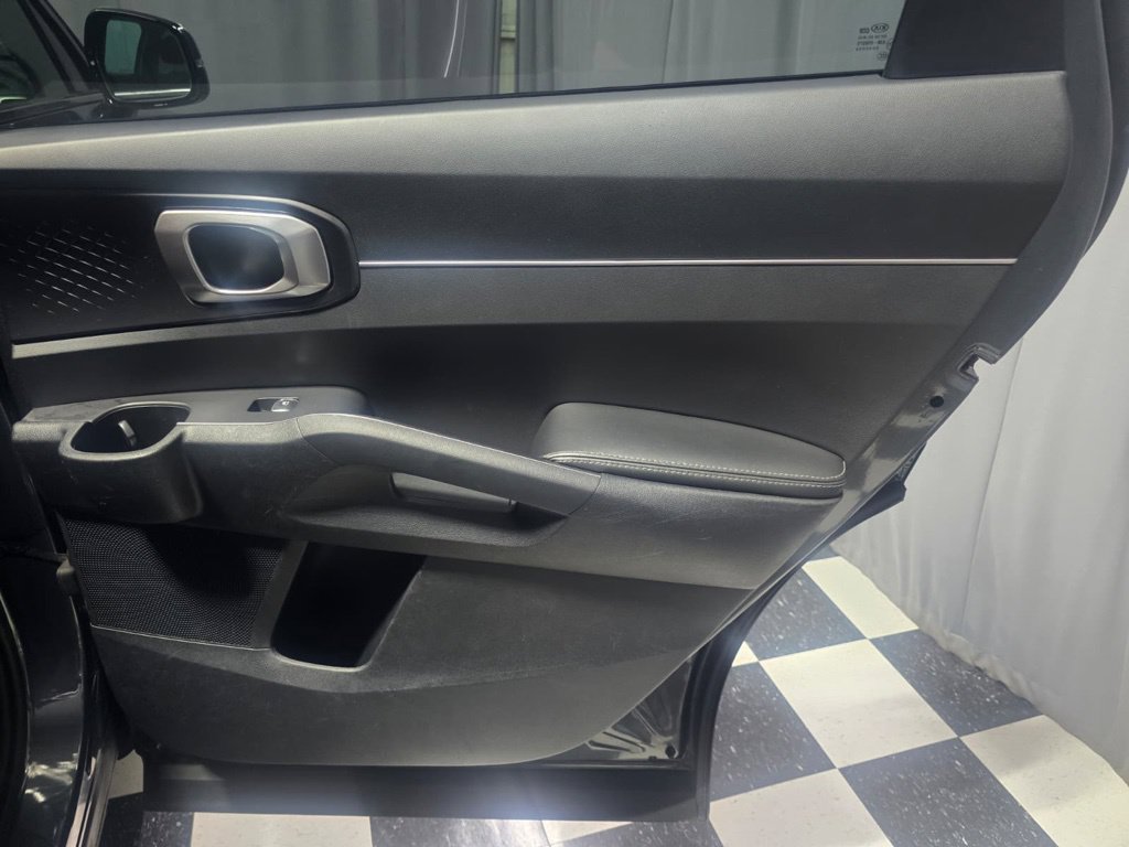 Used 2021 Kia Sorento LX AWD/4WD image 10